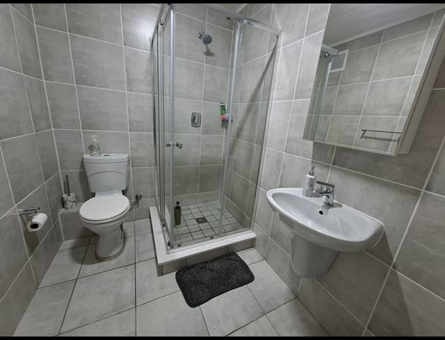 2 BEDROOM APARTMENT TO LET IN ADMIRALS PARK